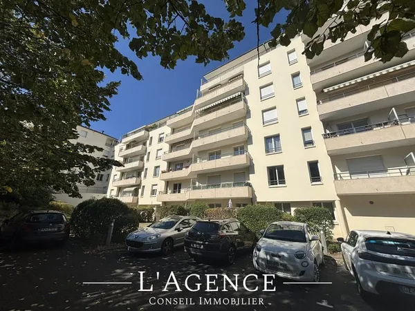 Appartement T3 lumineux avec balcon, cave et stationnement