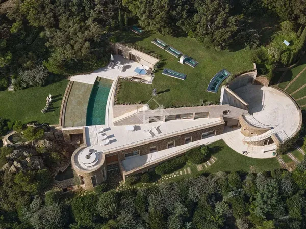 Villa 16 pièces