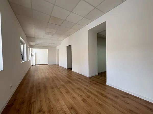 Local commercial 2 pièces 62 m²