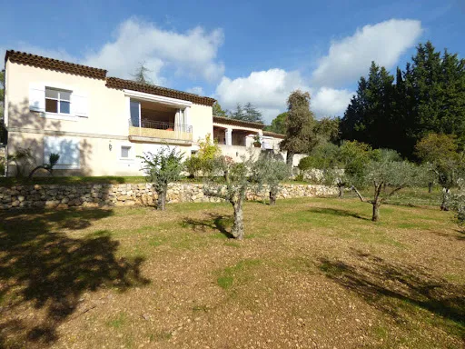 Propriété 7 pièces 240 m²
