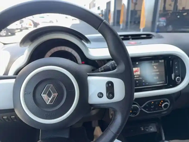 Renault Twingo iii e-tech — photo 33