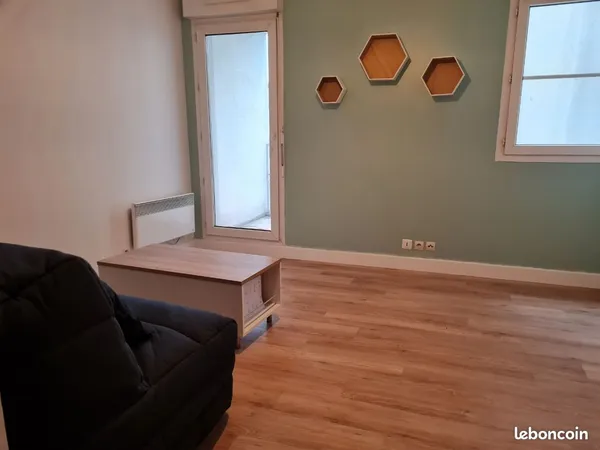 Appartement Location Saint-Denis 1p 18m² 690€