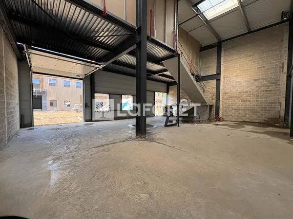 Local commercial 438 m²
