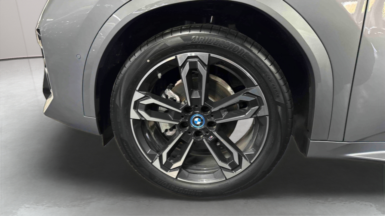 BMW iX2 eDrive20 204ch BVA — photo 19