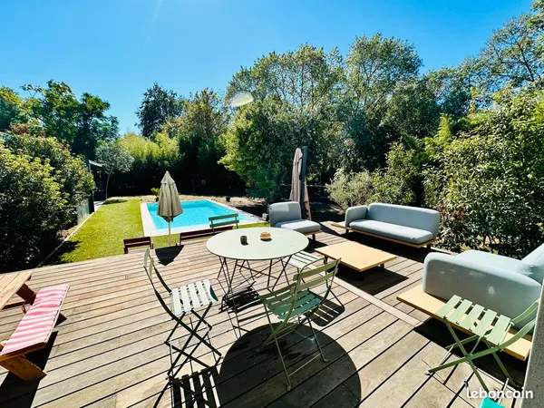 Villa contemporaine T5 - 145 m² habitable + 20 m² de garage attenant - Piscine volet immergé, Domoti