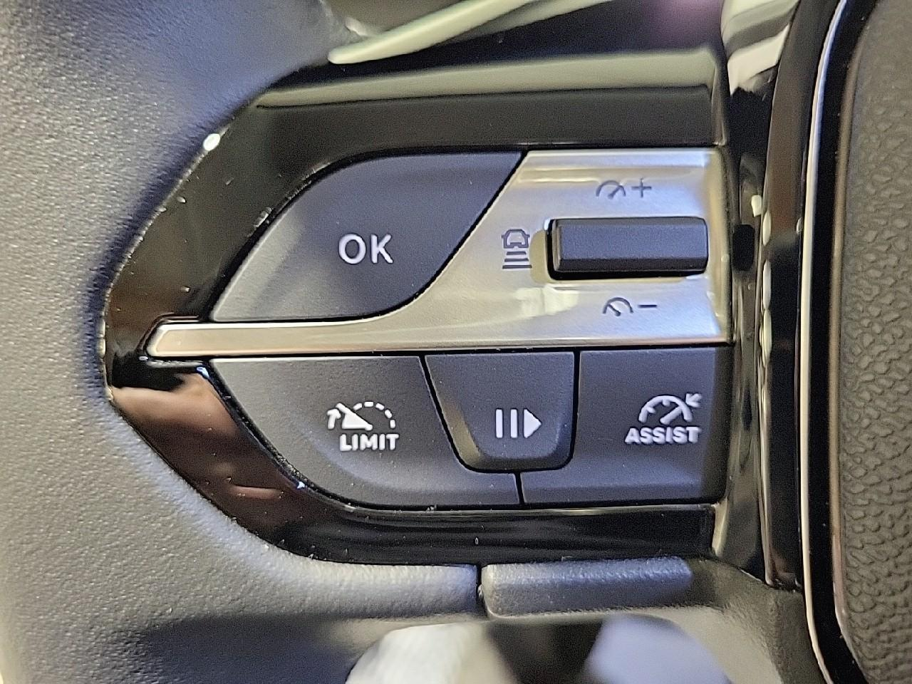 Peugeot 308 hybrid 145 e-dcs6 allure — photo 22