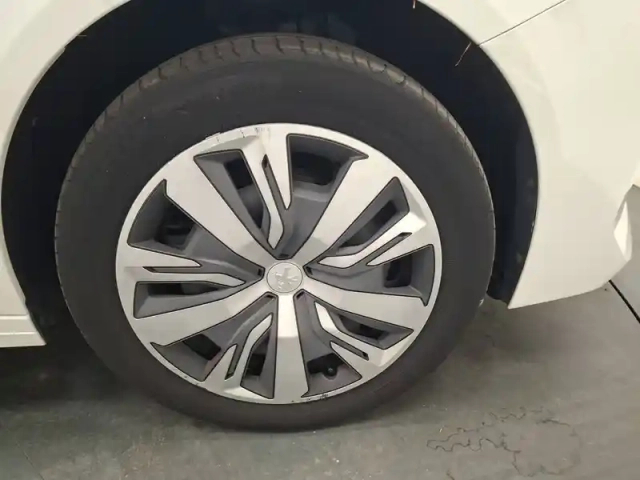 Peugeot 208 puretech 100 s&amp;s bvm6 — photo 16