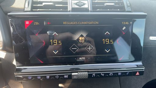 DS DS7 Crossback 1.5 BlueHDi 130 EAT8 - Performance Line Plus – 2022 – 85081 km – Diesel – Boîte Automatique — photo 22