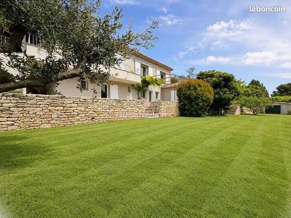Villa 10 pièces 350 m²