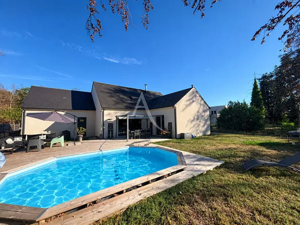 Maison familiale avec piscine à Châteauneuf-sur-Loire