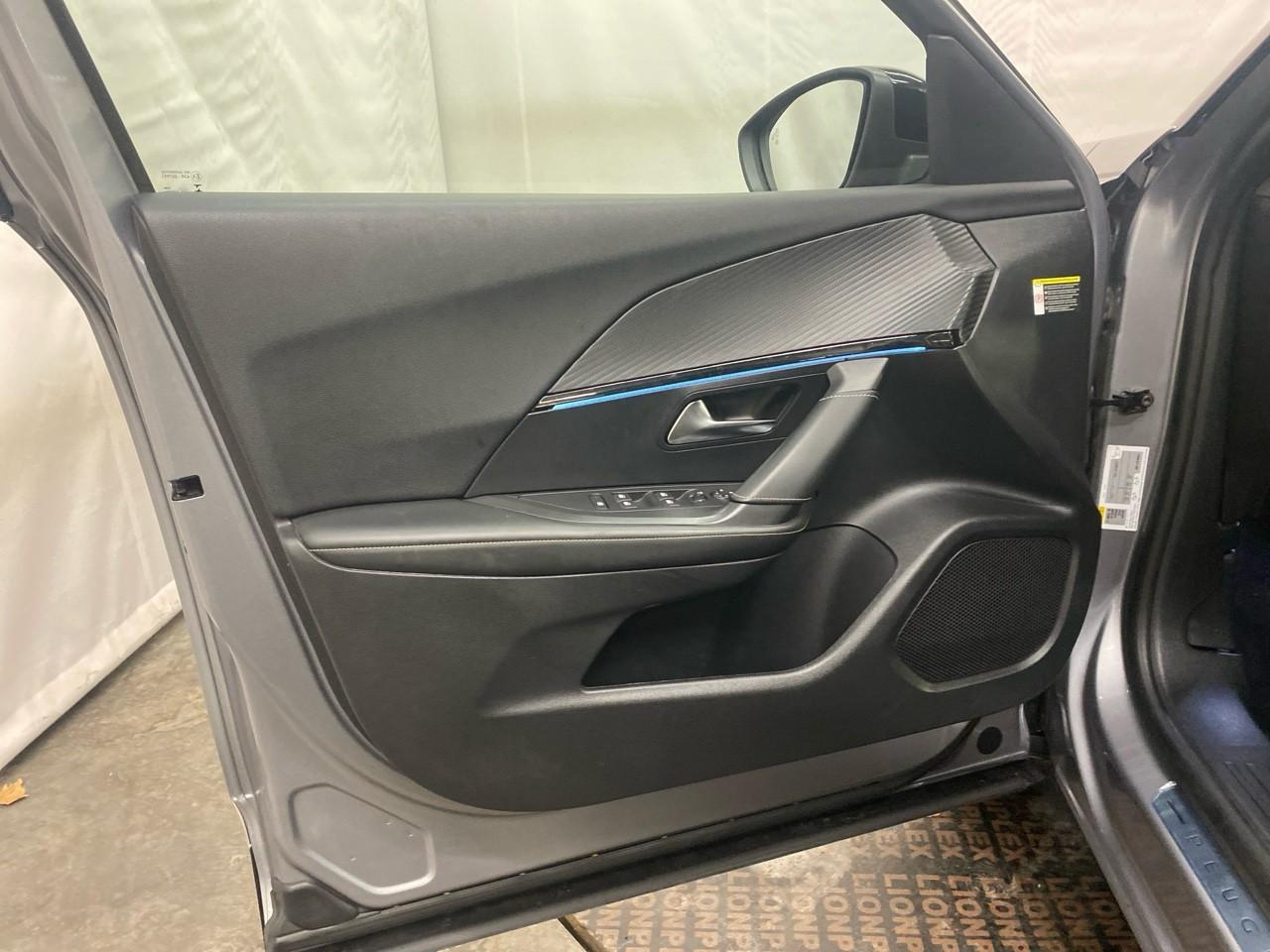 Peugeot 2008 puretech 130 s&s eat8 gt — photo 26