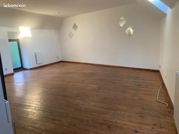 Grand appartement F2 à Mérignies