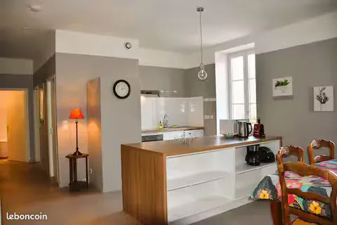 Appartement T3 au centre ville de CAJARC Au 1er étage d'un petit immeuble du tour de ville, appartem