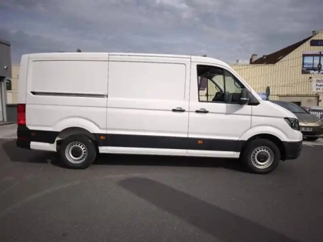 Volkswagen Crafter fg 35 l3h3 2.0 tdi 140ch business traction bva8 — photo 8