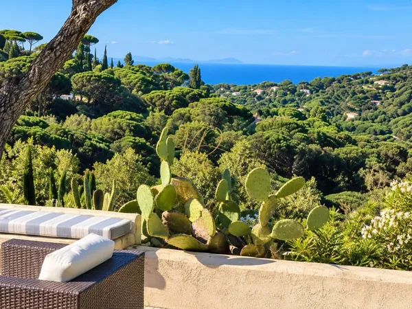 La Croix-Valmer Gigaro Vue Mer Et Plage À Pied Pour Ce Tres Beau Mas D'angle