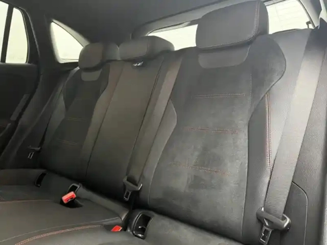 Mercedes Gla 200 d amg line — photo 19