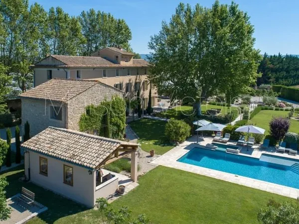 Bastide exceptionnelle du 18ème siècle.