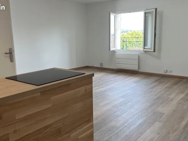 Loue très joli studio de 32m² dans maison de village
