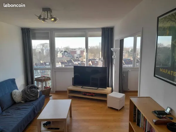 Lille - T3 69 m², dernier étage, traversant, parking et cave