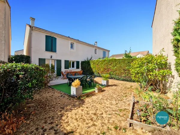 Maison avec jardin et garage