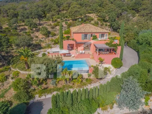 Villa 5 pièces 300 m²
