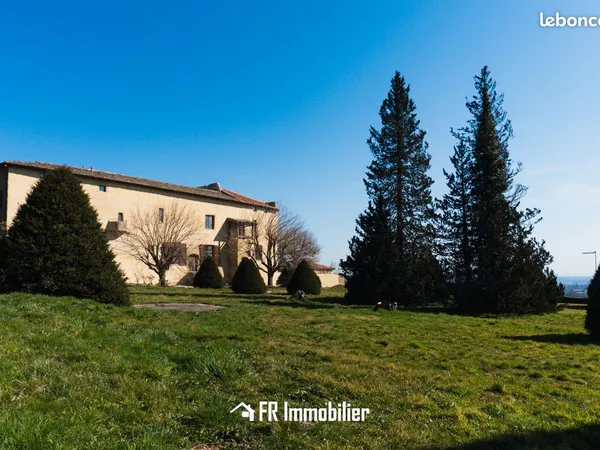 T4 entièrement rénové ds un château, ideal colocaton