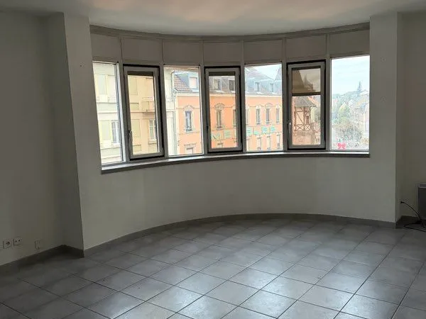 À LOUER - Spacieux T4 de 83 m² avec vue panoramique - Centre-ville