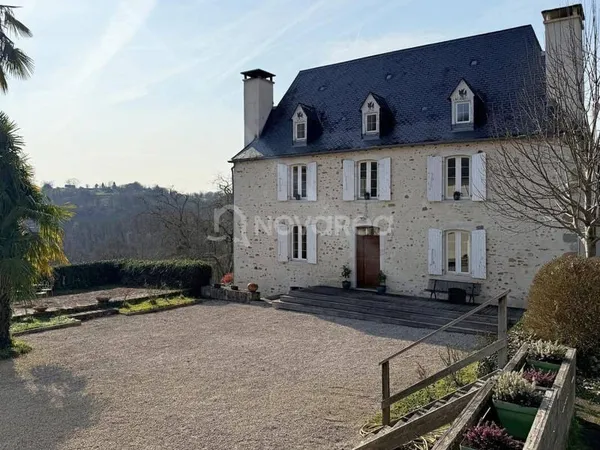 Maison 12 pièces 445 m²
