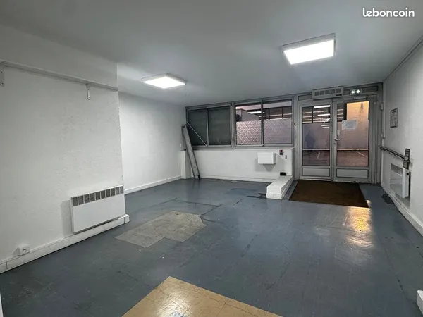 Local commercial 760 m² AUBERVILLIERS