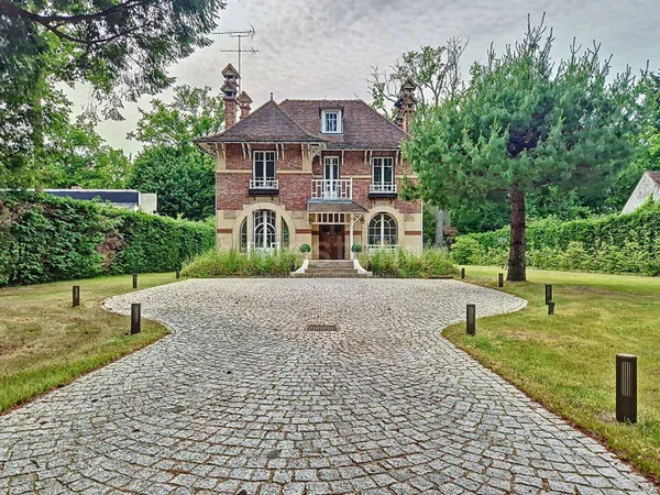 Maison 12 pièces 248 m²