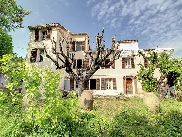 A VENDRE en EXCLUSIVITE à DRAGUIGNAN - Maison 10 pièces 202 m² sur un terrain de 1585 m²