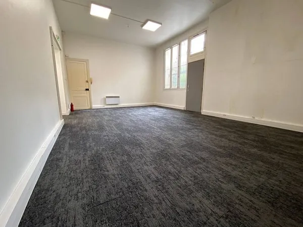 Bureau 83 m²