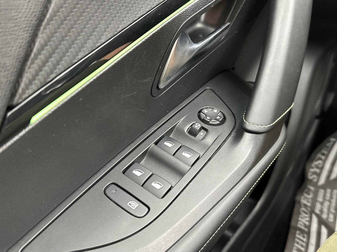 Peugeot 2008 puretech 130 s&s eat8 gt — photo 16