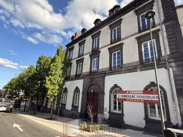Bureaux en rez-de-chaussée avec mezzanine 69,85 m2 Fort