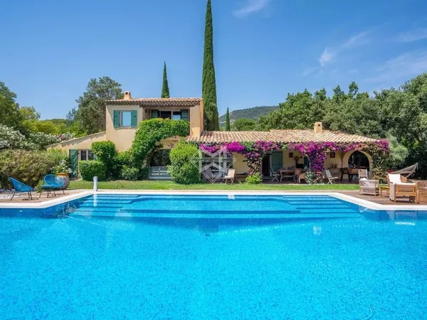 Villa 12 pièces 300 m²