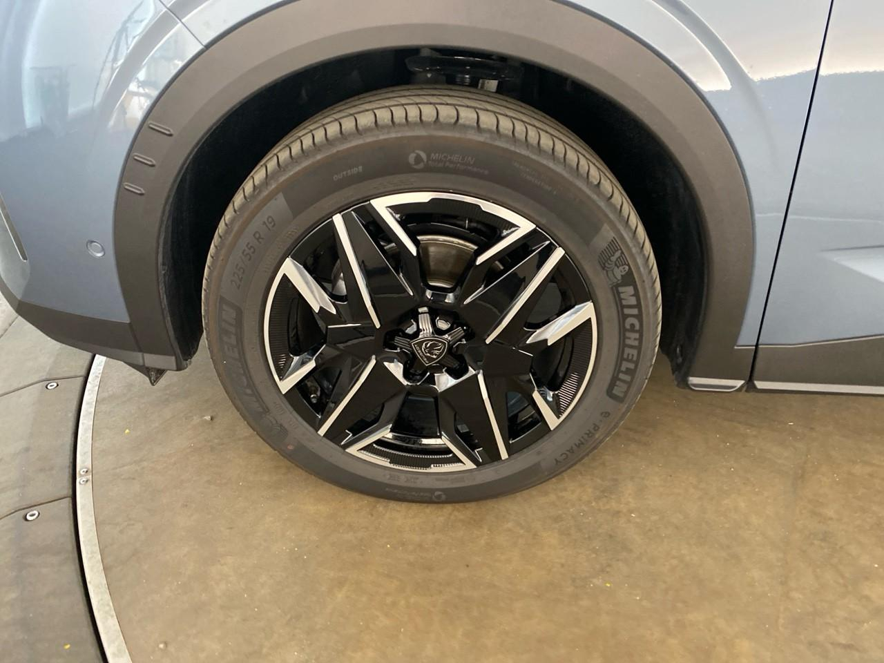 Peugeot 3008 hybrid 145 e-dcs6 gt — photo 11