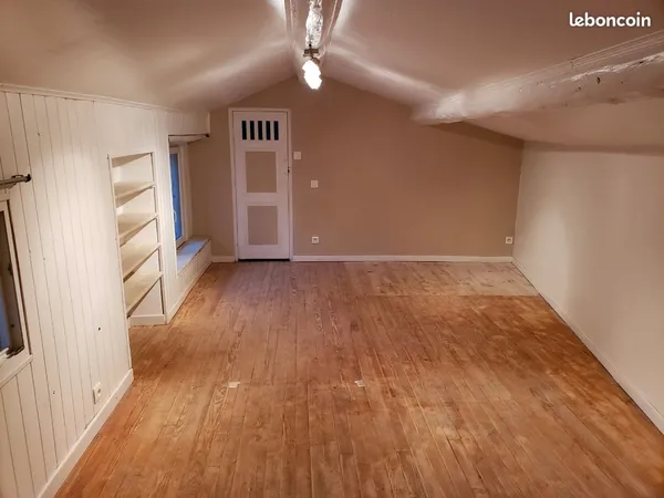 Loue maison mitoyenne meublé ou vide avec 100m2 de jardin , plus charges
