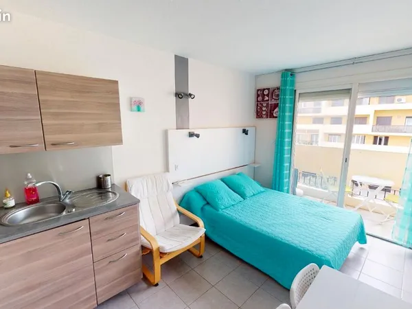 Beau studio meublé avec balcon et PLACE PARKING PRIVATIVE
