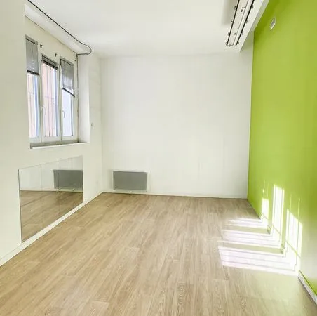 Local commercial 96 m² Jonquières