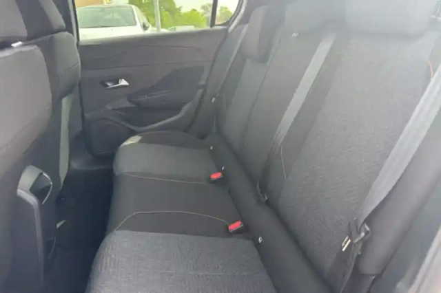 Peugeot 308 hybrid 145 e-dcs6 — photo 11