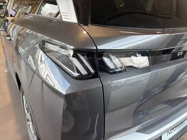 Peugeot 5008 hybrid 145 e-dcs6 — photo 17