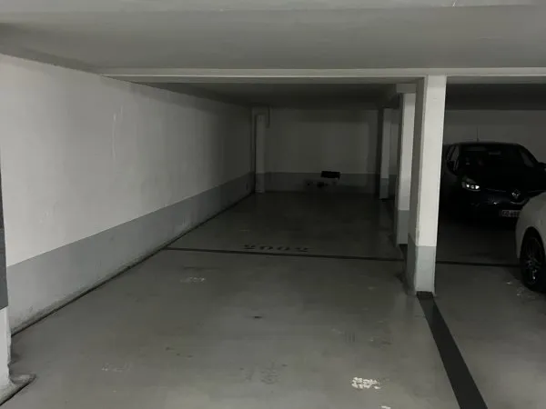 Vends double emplacement de parking