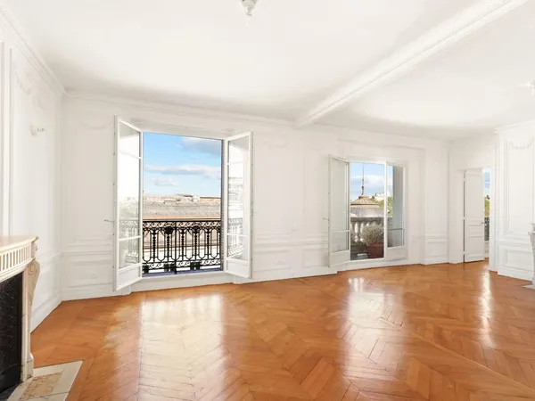 Appartement familial / Balcon avec vue dégagée au dessus du Bon Marché