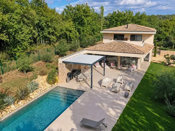 Tourrettes - Golf Terre Blanche Villa meublée de 240 m², quatre suites et piscine