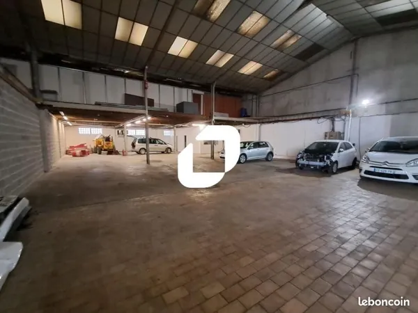 Local d'activité 895 m²