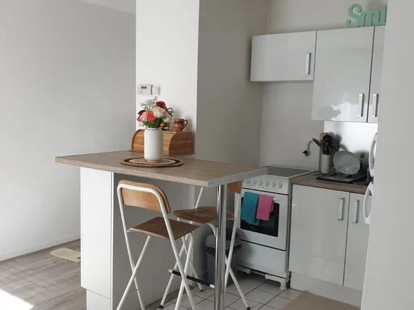 Studio de 27,6 m2 avec parking privatif en sous-sol inclus - non meublé - quartier centre ville sud 