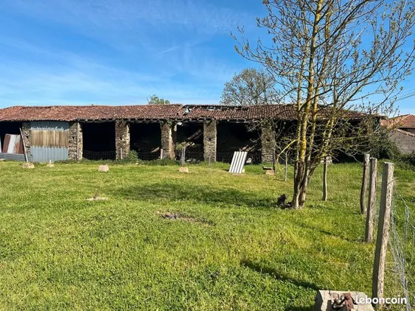 Grange 1 pièce 160 m²