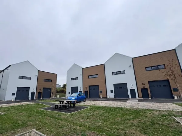 Local d'activité 3593 m²
