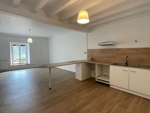 Grand T2 à louer Besançon sortie nord-est, commune de Roche-Lez-Beaupré