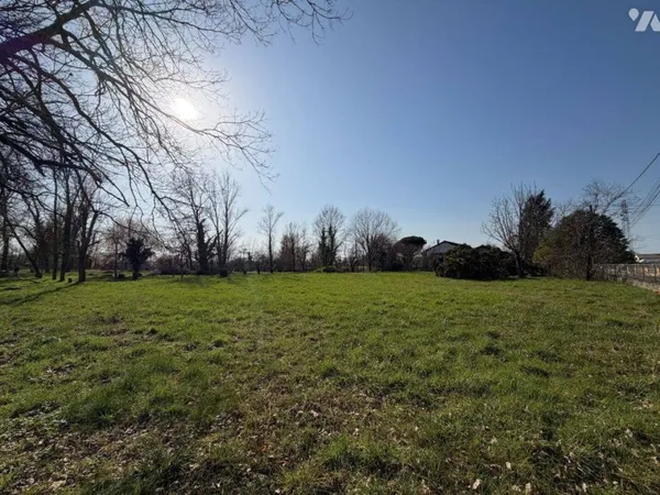Terrain constructible 1501 m²